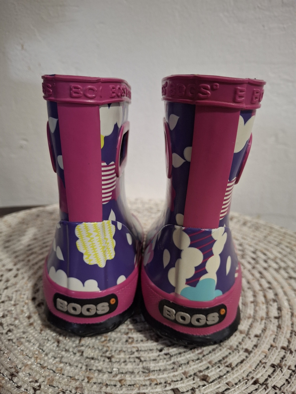 Bogs Kids Purple & Pink Patterned Rain Boots with Cloud Print Size 5. - Picture 4 of 11